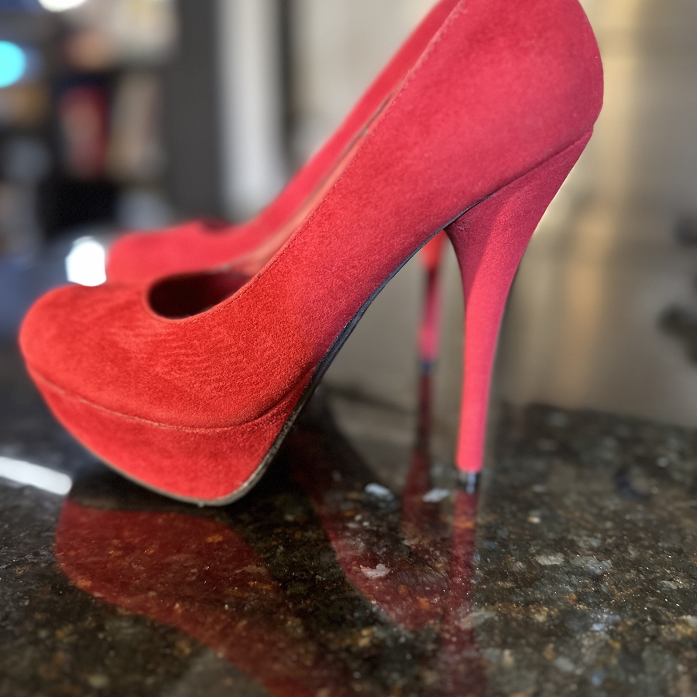 Elegant Red High Pumps